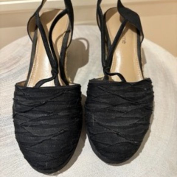 Size 6 Espadrilles - Picture 2 of 4